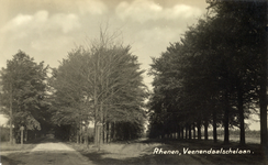 12210 Gezicht op de splitsing van de Nieuwe Veenendaalseweg (links) en de Oude Veenendaalseweg te Rhenen, uit het noorden.